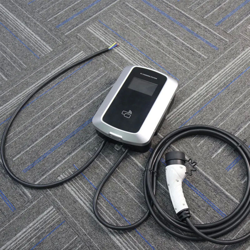Standar Eropa 3 Fase WIFI Connection Wall Mounted EV Charging Station untuk rumah