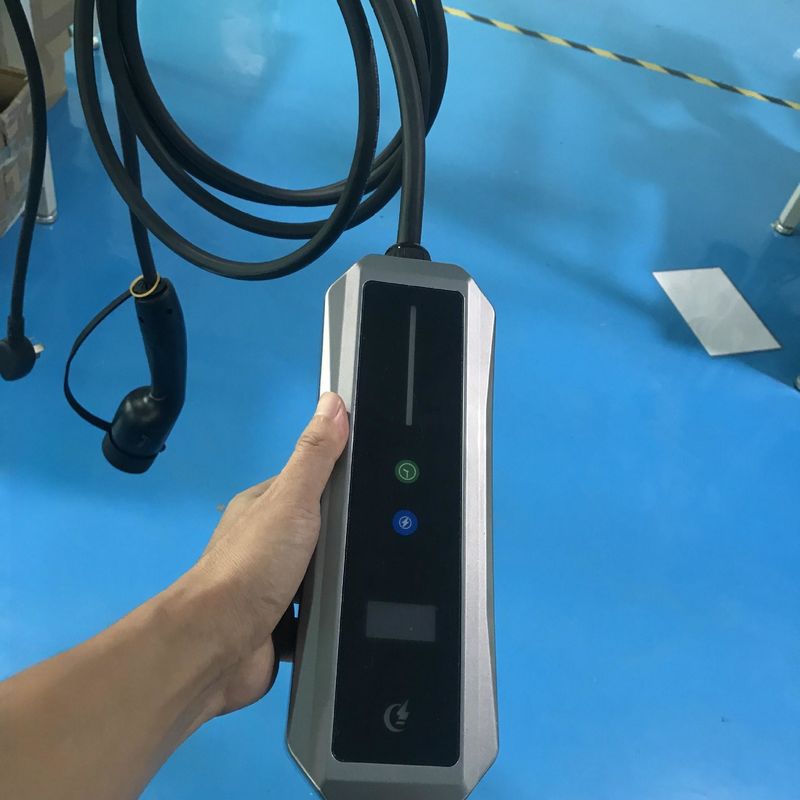 Tipe 2 Warna Disesuaikan 22kw Portable AC EV Charger Dengan Layar OLED